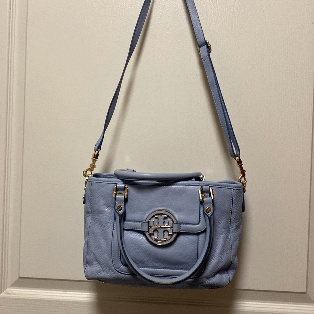 TORY BURCH  BEAUTIFUL EXCELLENT CONDITION HARD WARE SUPER SOFT PEBBLE LEATHER!